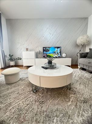 Centar nov 2.5 namešten, parking