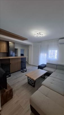 Izdaje se dvoiposoban stan sa garazom kod TC BIG