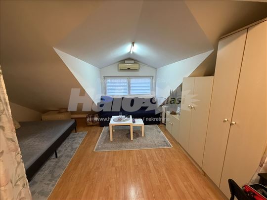 Medaković, Garsonjera, Nameštena (Vlasnik)