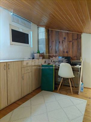 Namešten dvorišni stan u centru – mir, tišina i pr