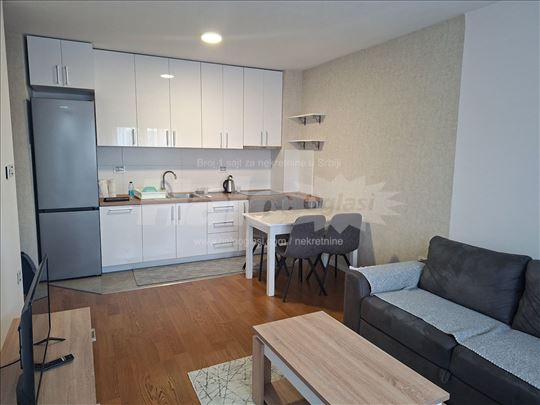 Nov dvoiposoban sa parkingom i podrmom