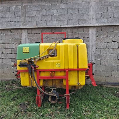 Poljska prskalica 800 lit kopirajuće grane 16m 