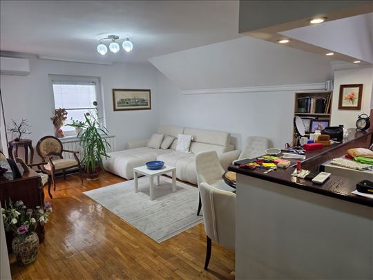 Prodaja 2.0 lux stana,Autokomanda