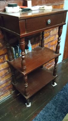 Стилска комода са полицама 