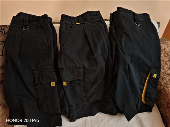 tri poštanska šortsa