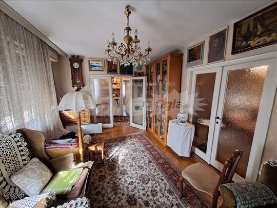 Trostrano orijentisan stan u srcu Vracara