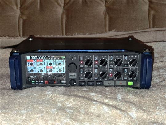 Zoom F8 terenski snimač sa torbom.