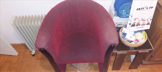 Fotelja bordo u obliku potkovice