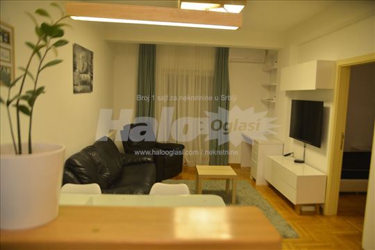 Izdaje se moderan 2.5-soban stan u Presevskoj 