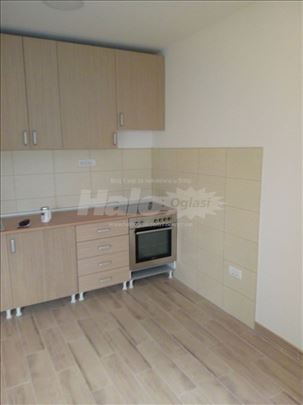 Izdajem polunamesten stan u Batajnici