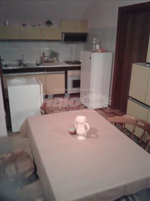 Izdajem stan u privatnoj kući