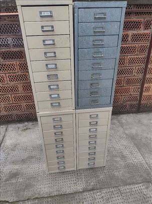 Metalni ormarići sa 9 fioka