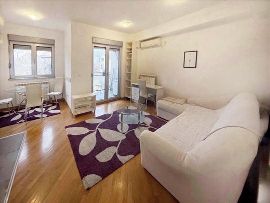 Namešten, renoviran stan sa terasom – centar ID#25