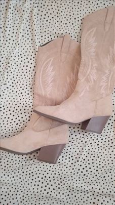 Nove cizmice snizenjeee. Pregledajte sve cizmice 