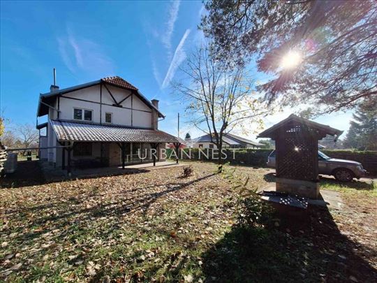 Odlična kuća sa prelepim placem od 14a – Trešnja I