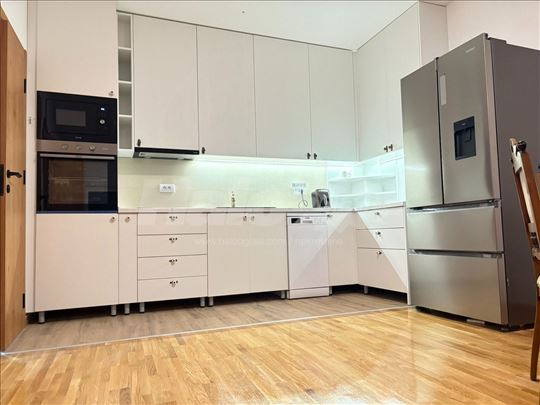 Pančevo, Centar, nov 84m2 - izdaje vlasnik