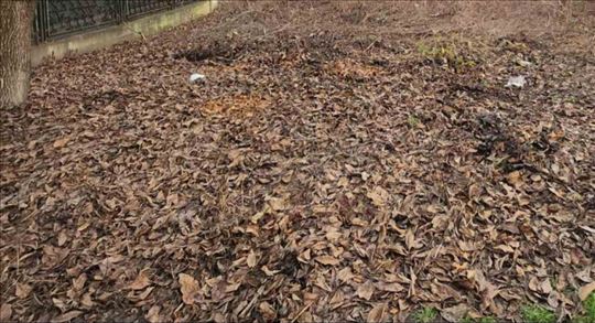 Plac za izgradnju u lepoj ulici u Gornjem gradu