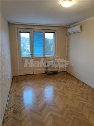 Prazan stan 40m2 - Karaburma okretnica 16/23/25