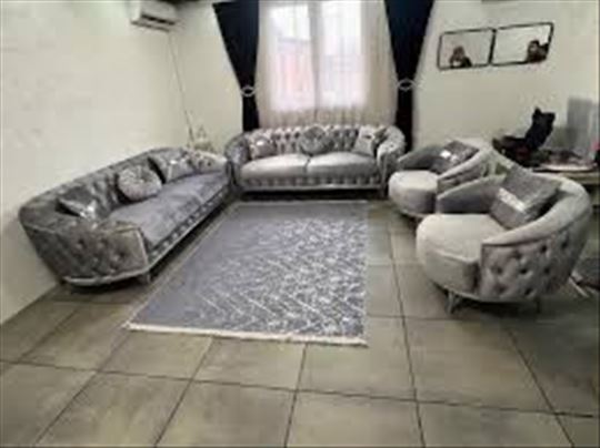 prelepa potpuno nova uredna sofa