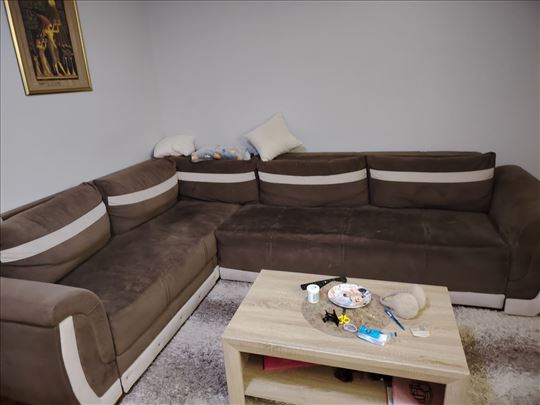 PRODAJEM UGAONU GARNITURU 