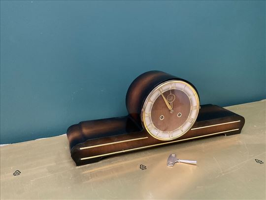 Sat kaminski Anchor 1950.