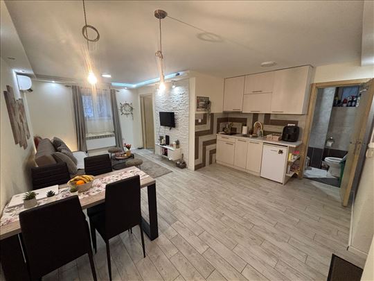 Savski venac, Senjak, Prahovska, 34m2