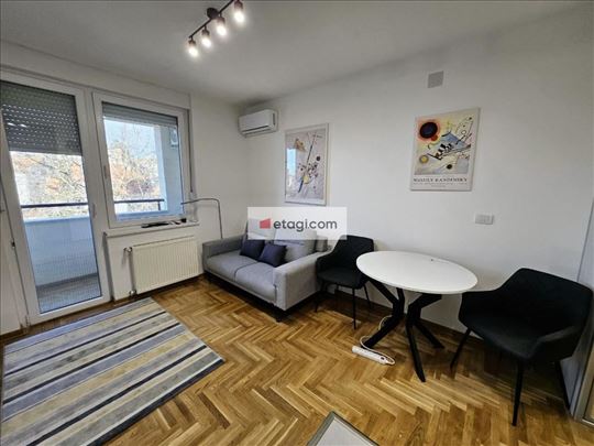 1.5 stan sa garažnim mestom