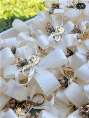 Cvetići za kićenje-krem/zlatne bobice/beskonačno