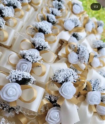 Cvetići za kićenje svatova-krem traka/gipsofilia