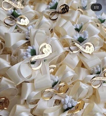 Cvetići za kićenje svatova-krem/bele bobice/beskon