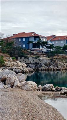 dvosoban stan u novogradnji u prvom redu do mora