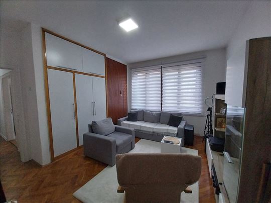 Dvosoban stan u pesackoj zoni