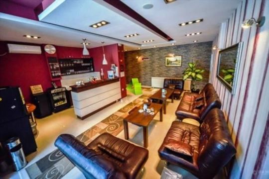 Hotel u naselju Donji Komren u blizini aerodroma I