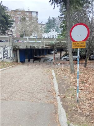 Izdaje se garaža-može i kao magacinski prostor