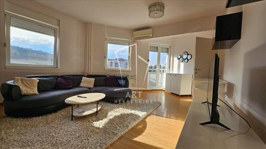 Komforan dvosoban stan na Karaburmi ID#13847