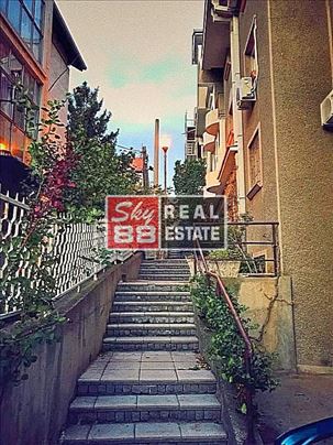 Kuca Banovo brdo, Golf naselje , blizina Kosutnjak