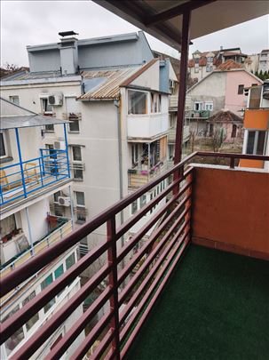 Lep uknjižen, svetao i sređen stan 067-7678-307