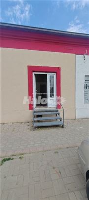 Lokal 20m2, Belegiš centar, 2 mokra čvora, basta