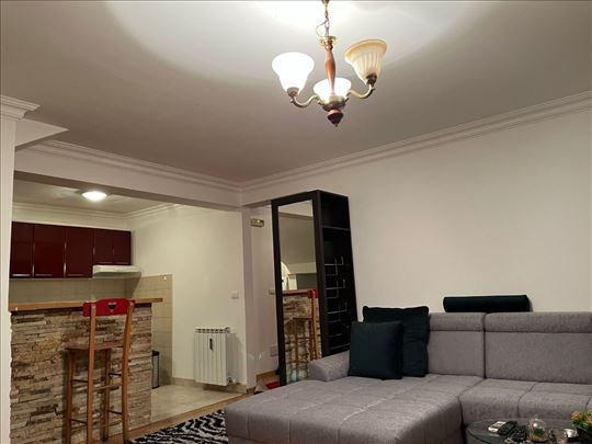 Lux Namešten studio stan na Slavujevom vencu 49 m2