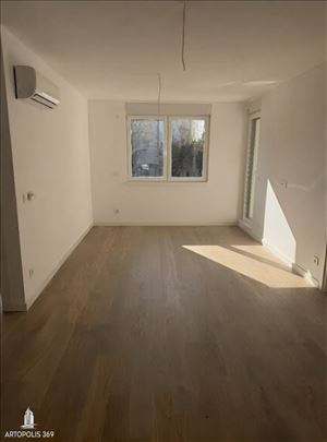 Lux, svetao stan na prvom spratu