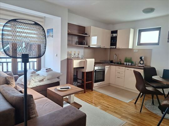 Na prodaju lepo namešten stan – Zlatibor