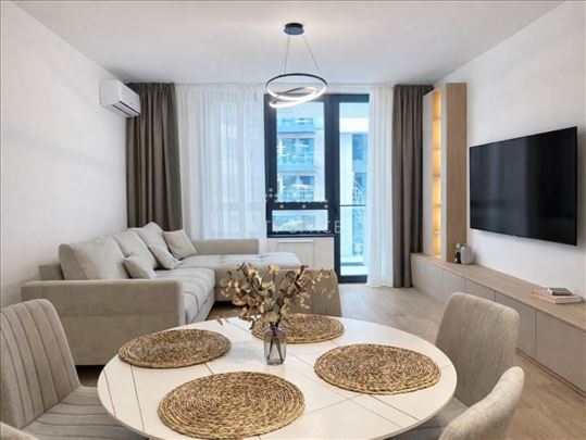 Neuseljavan, lux nov 3.0 stan u Bw Sensa