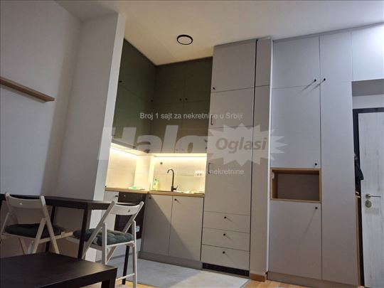 Nov, kompletno namesten stan u mirnom kraju