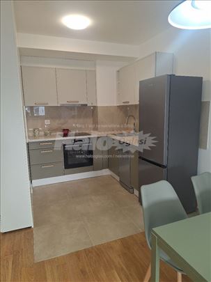 Nov stan u lux zgradi kod Hale Pionir