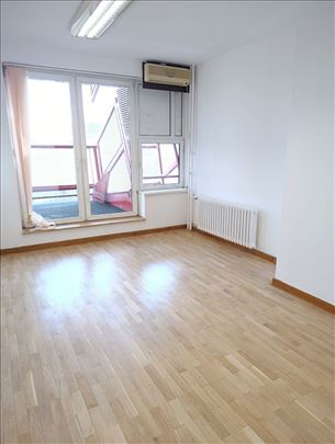 Novi Beograd, YUBC, poslovni prostor 150 m2, 4.0