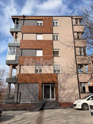 Stan u prizemlju sa sopstvenim dvoristem