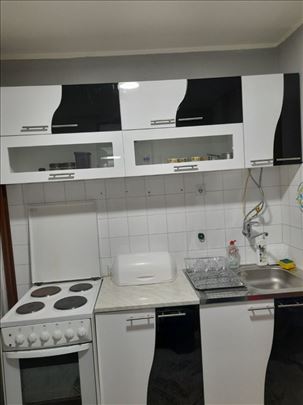 TOP PONUDA  Izdaje se stan u Centralnoj Radionici