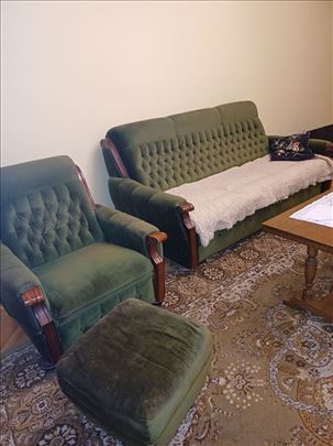 Trosed na razvlačenje , dve fotelje i tabure