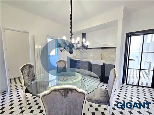 Vračar, 92m2, 2.5, IV, renoviran sa parkingom     