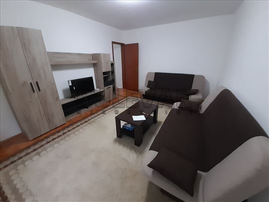 Izdaje se stan u blizini Trošarinske pijace, 54m2,